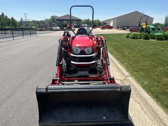 Image of Massey Ferguson 1726E equipment image 4