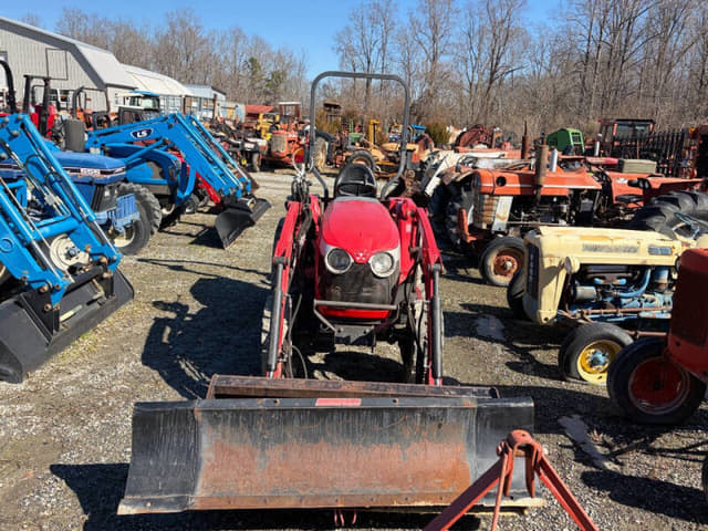 Image of Massey Ferguson 1734E equipment image 1