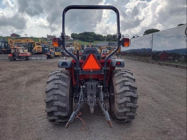 Image of Massey Ferguson 1735M equipment image 3