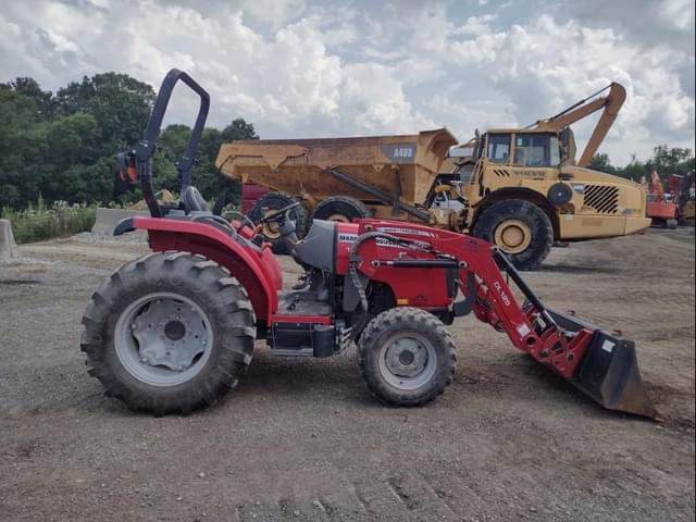 Image of Massey Ferguson 1735M equipment image 2
