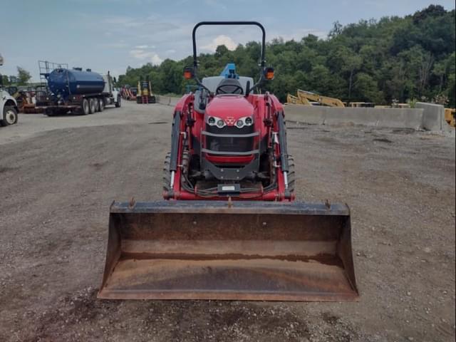 Image of Massey Ferguson 1735M equipment image 1