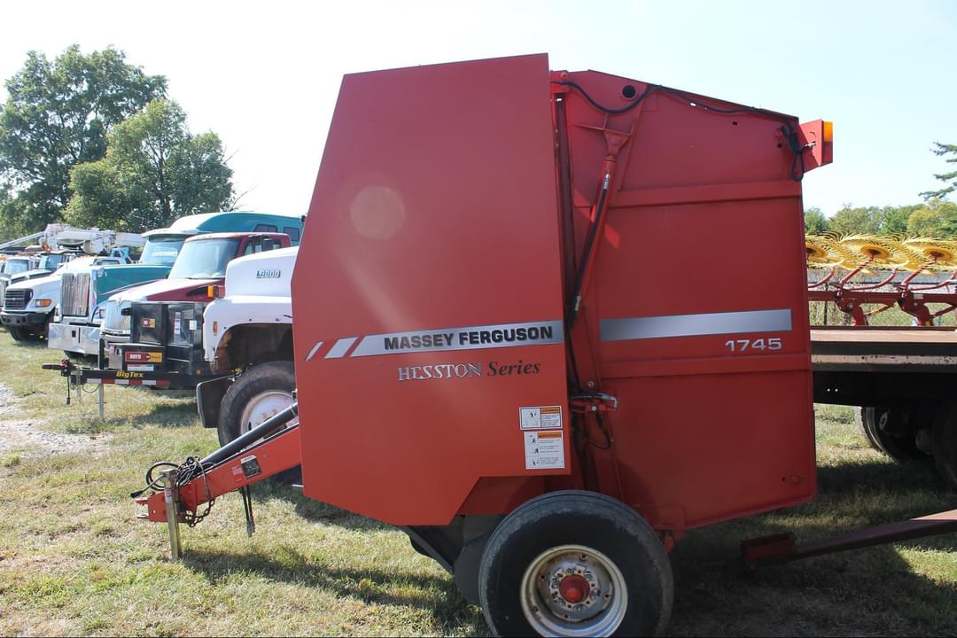 Image of Massey Ferguson 1745 Image 1