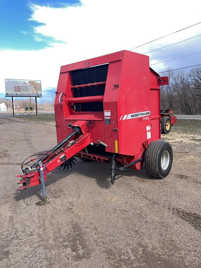 Main image Massey Ferguson 1745