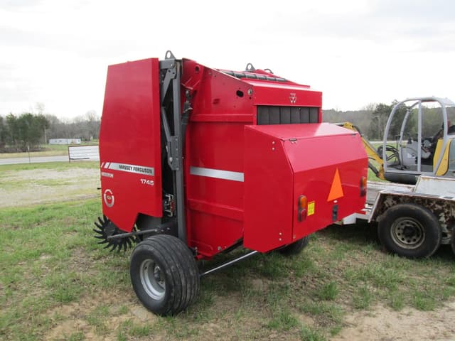 Image of Massey Ferguson 1745 equipment image 3