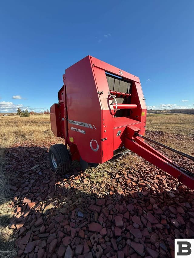 Image of Massey Ferguson 1745 equipment image 2