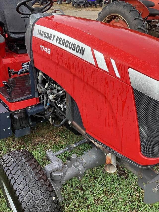 Image of Massey Ferguson 1749 equipment image 2