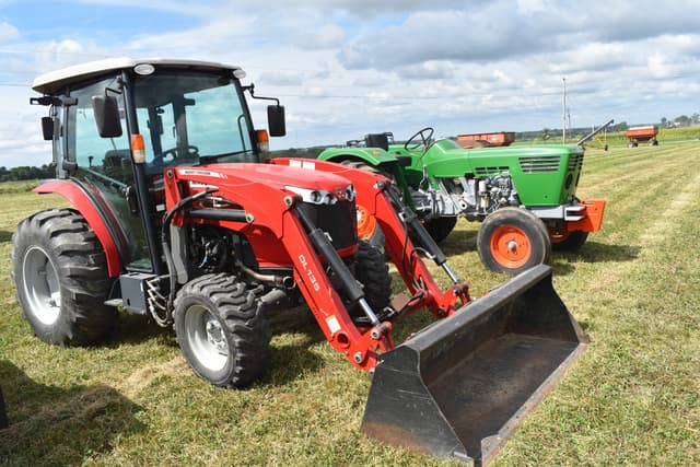 Image of Massey Ferguson 1749 equipment image 3