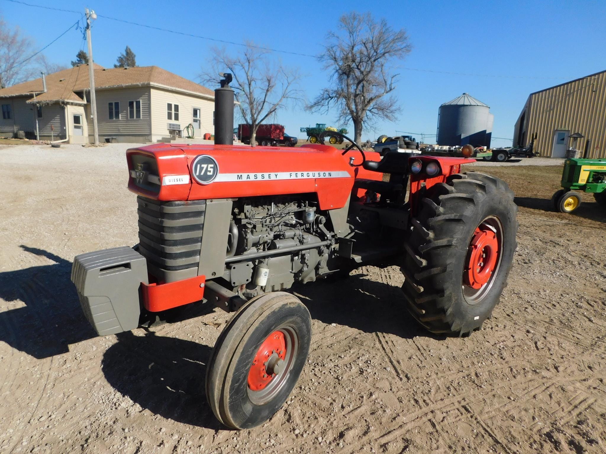 Massey Ferguson 175 Equipment Image0