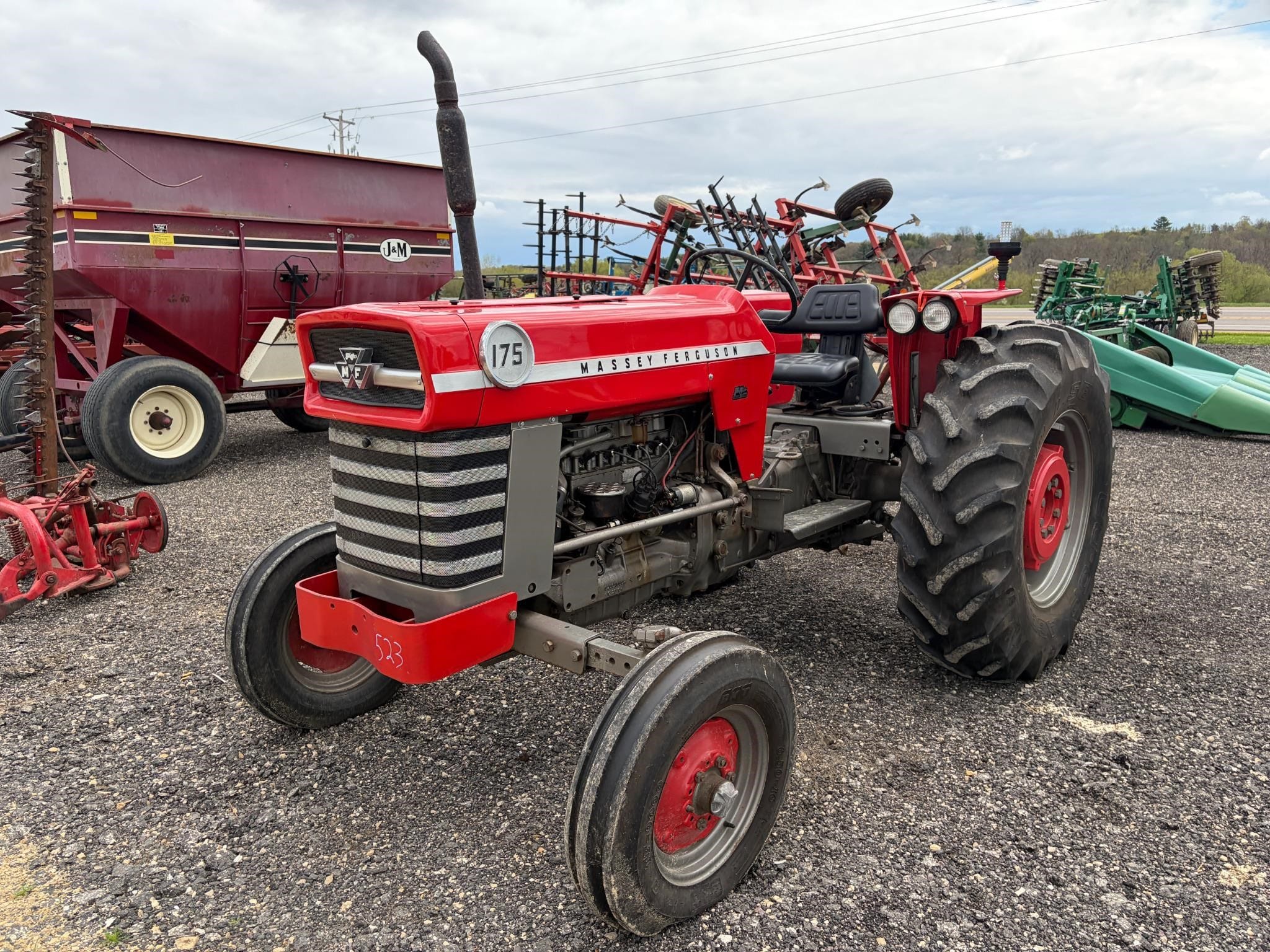 Massey Ferguson 175 Equipment Image0