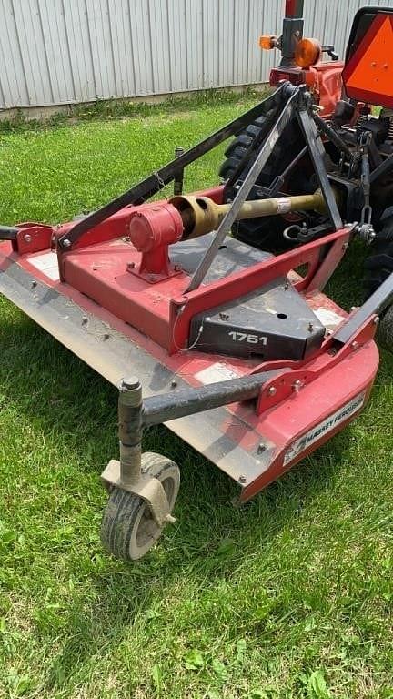 Image of Massey Ferguson 1751 Image 1