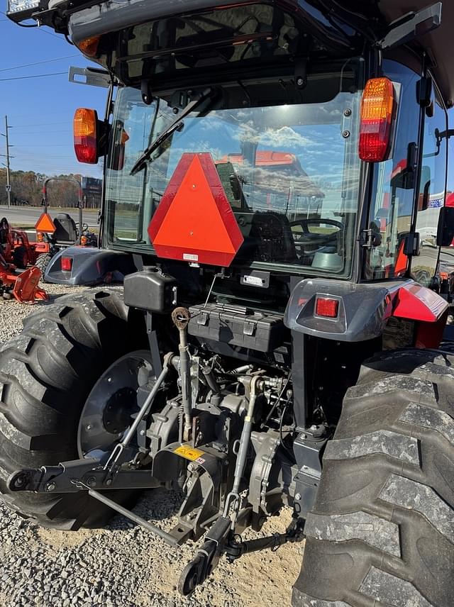 Image of Massey Ferguson 1755M equipment image 3