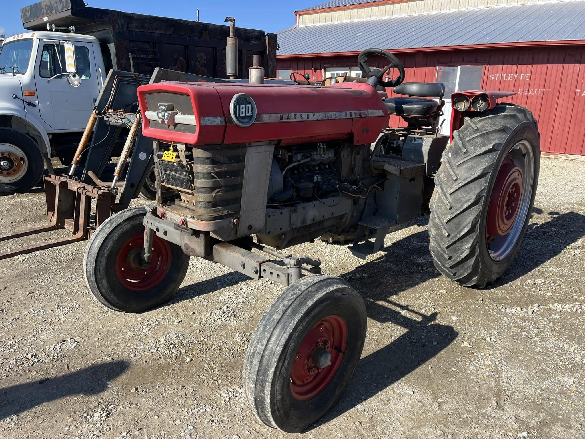 Massey Ferguson 180 Equipment Image0
