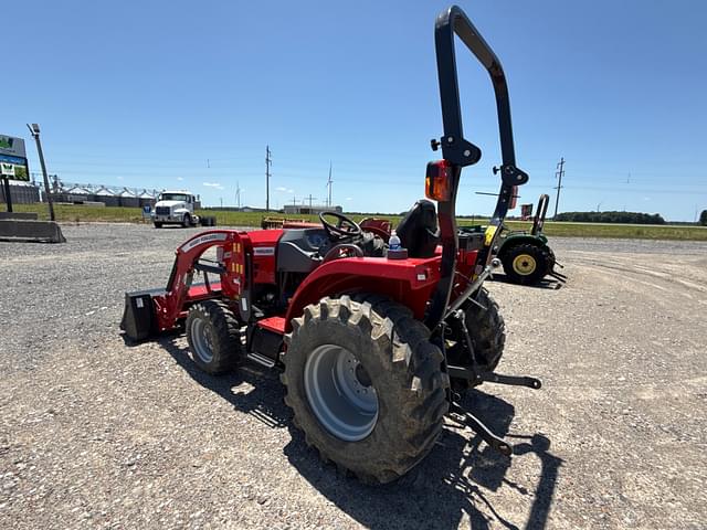 Image of Massey Ferguson 1825E equipment image 3
