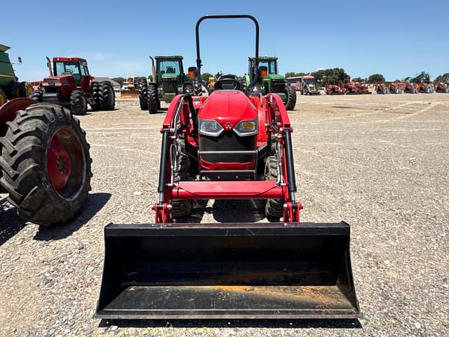 Image of Massey Ferguson 1825E equipment image 2