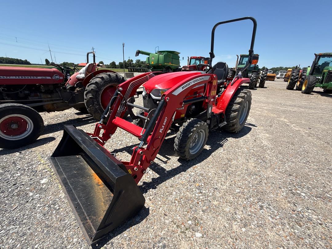 Image of Massey Ferguson 1825E Primary image