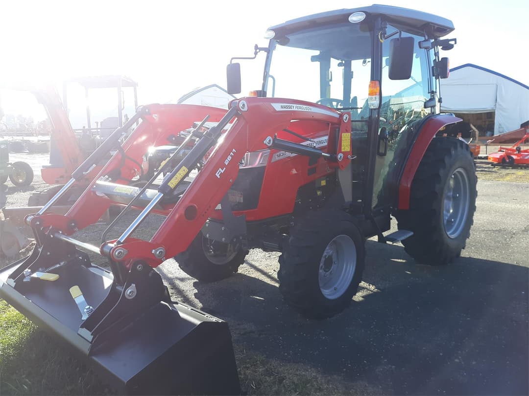 Image of Massey Ferguson 1835M Image 0