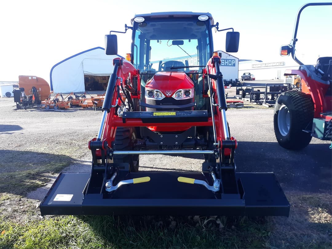 Image of Massey Ferguson 1835M Image 1