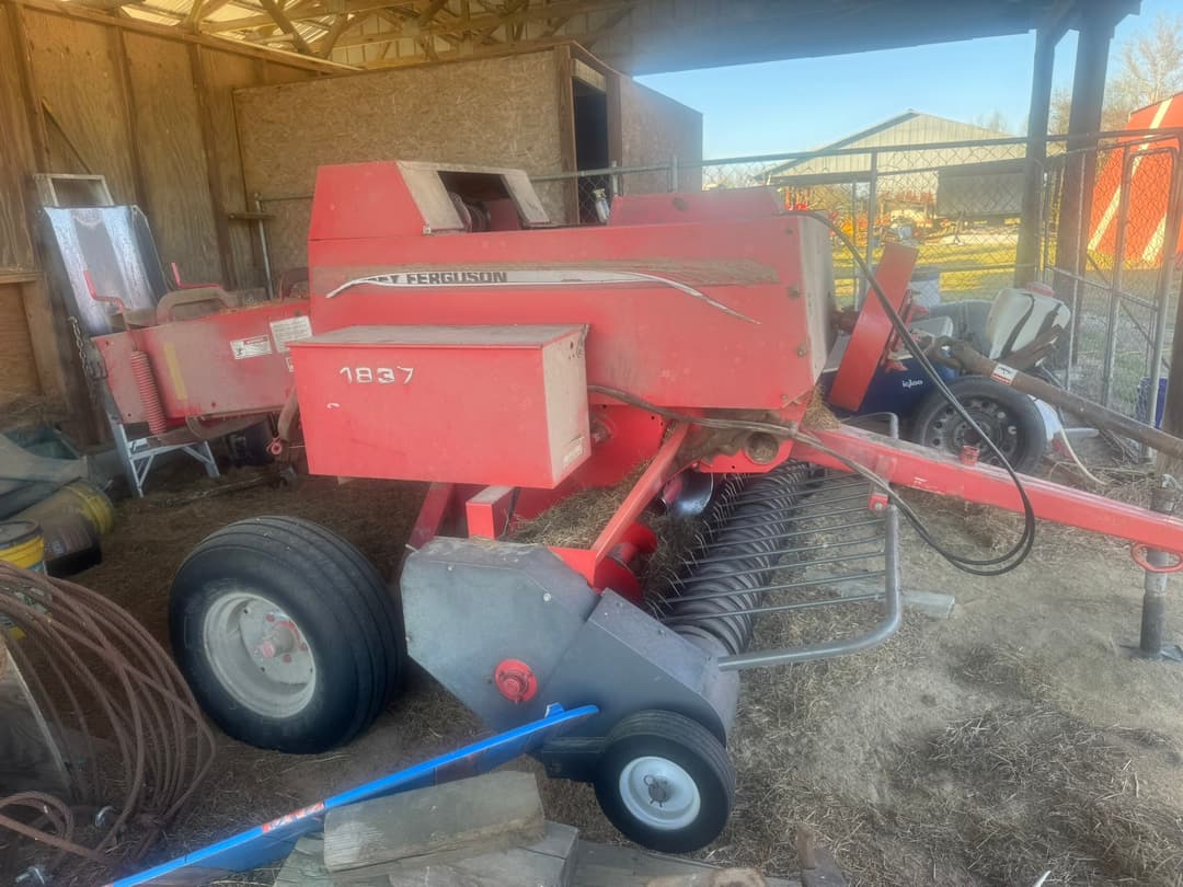 Image of Massey Ferguson 1837 Primary image