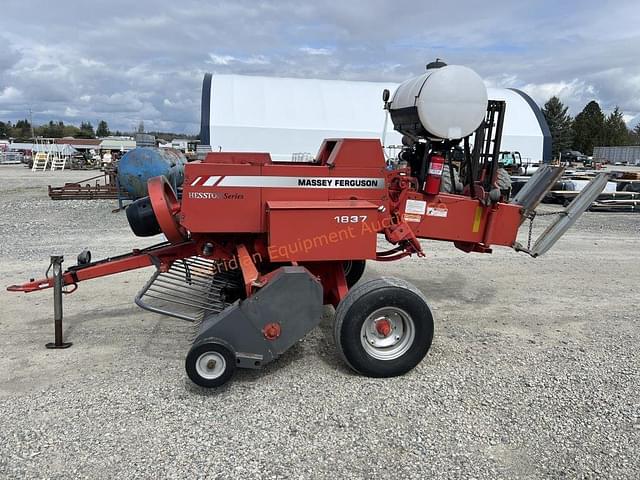 Image of Massey Ferguson 1837 equipment image 2