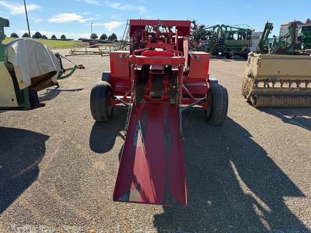 Image of Massey Ferguson 1837 equipment image 4