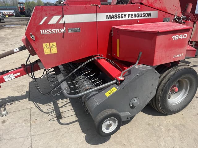 Image of Massey Ferguson 1840 equipment image 1
