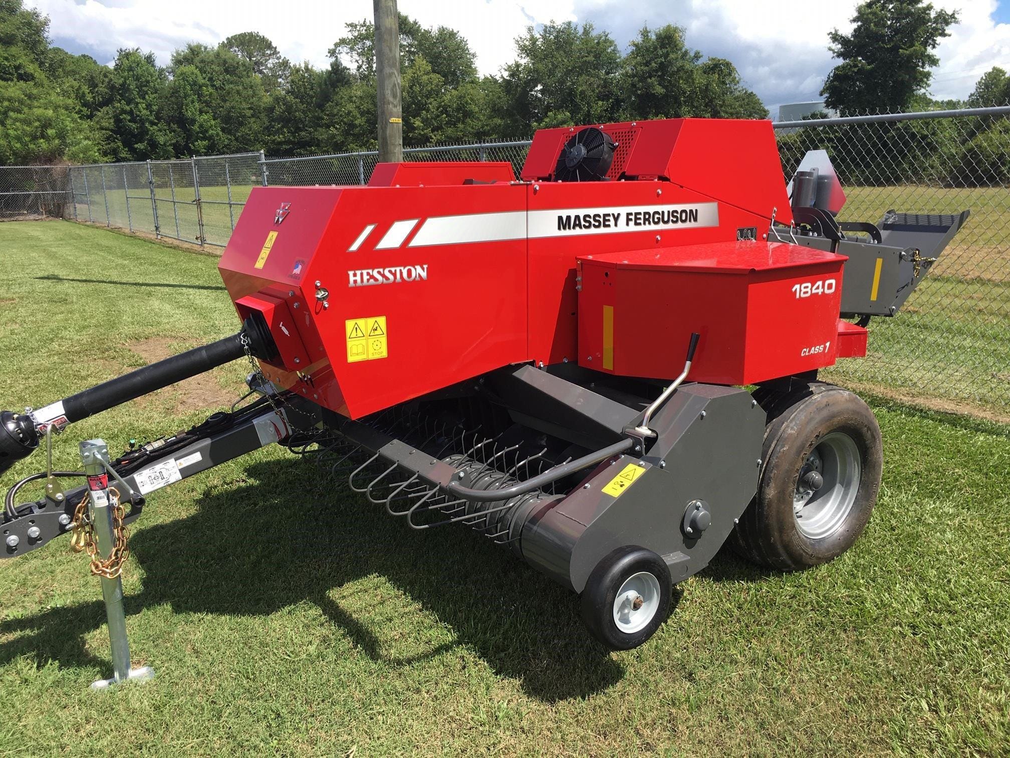 Massey Ferguson 1840 Equipment Image0