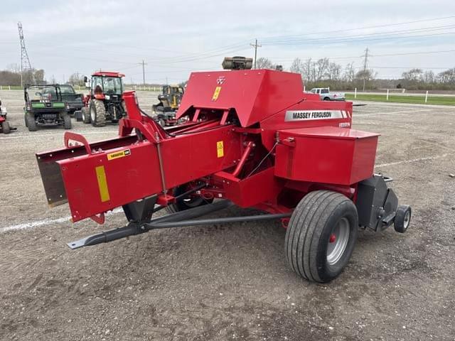 Image of Massey Ferguson 1840 equipment image 2