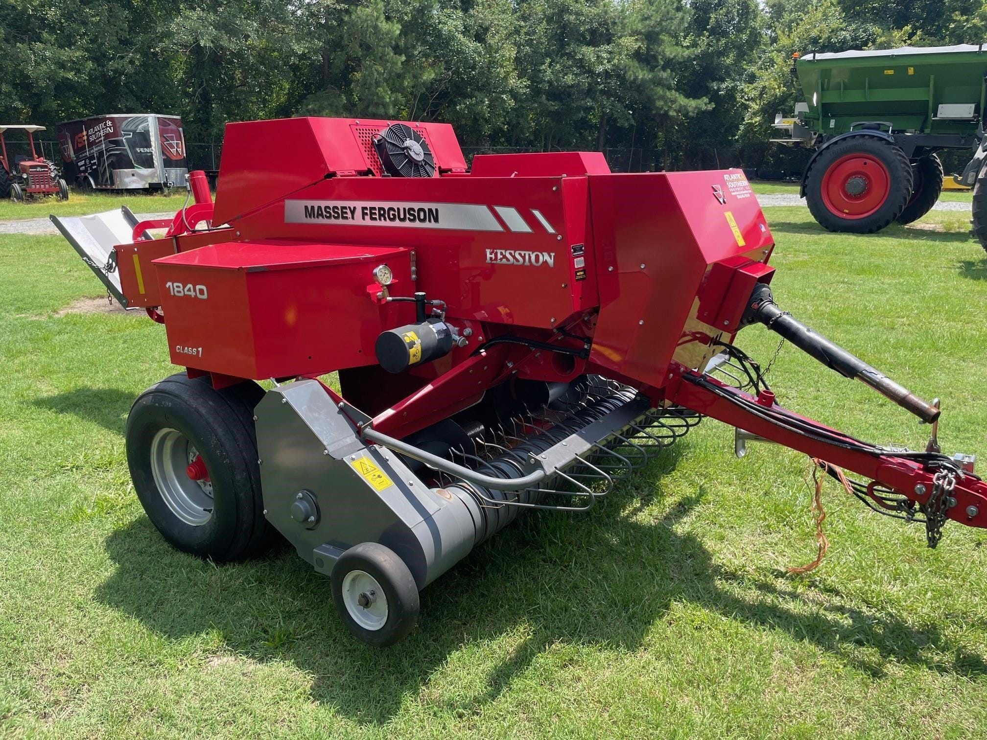Massey Ferguson 1840 Equipment Image0
