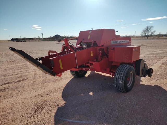 Image of Massey Ferguson 1840 equipment image 2
