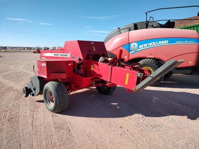 Image of Massey Ferguson 1840 equipment image 1