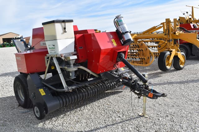 Image of Massey Ferguson 1840 equipment image 2