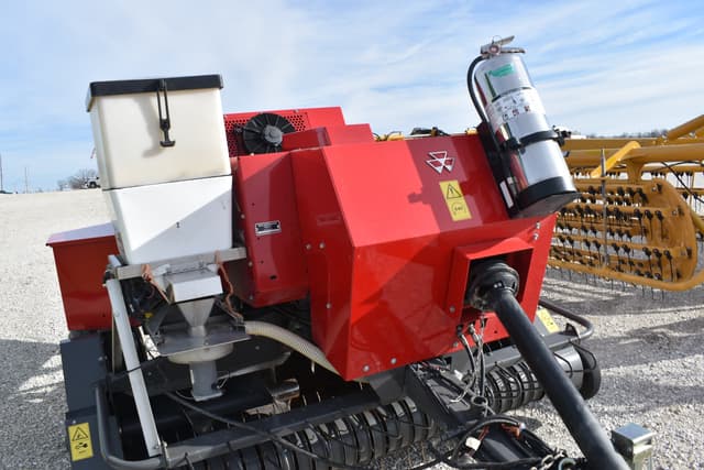 Image of Massey Ferguson 1840 equipment image 4