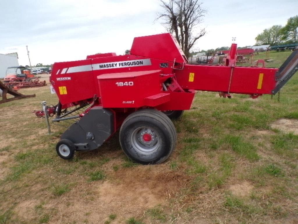 Image of Massey Ferguson 1840 Image 1