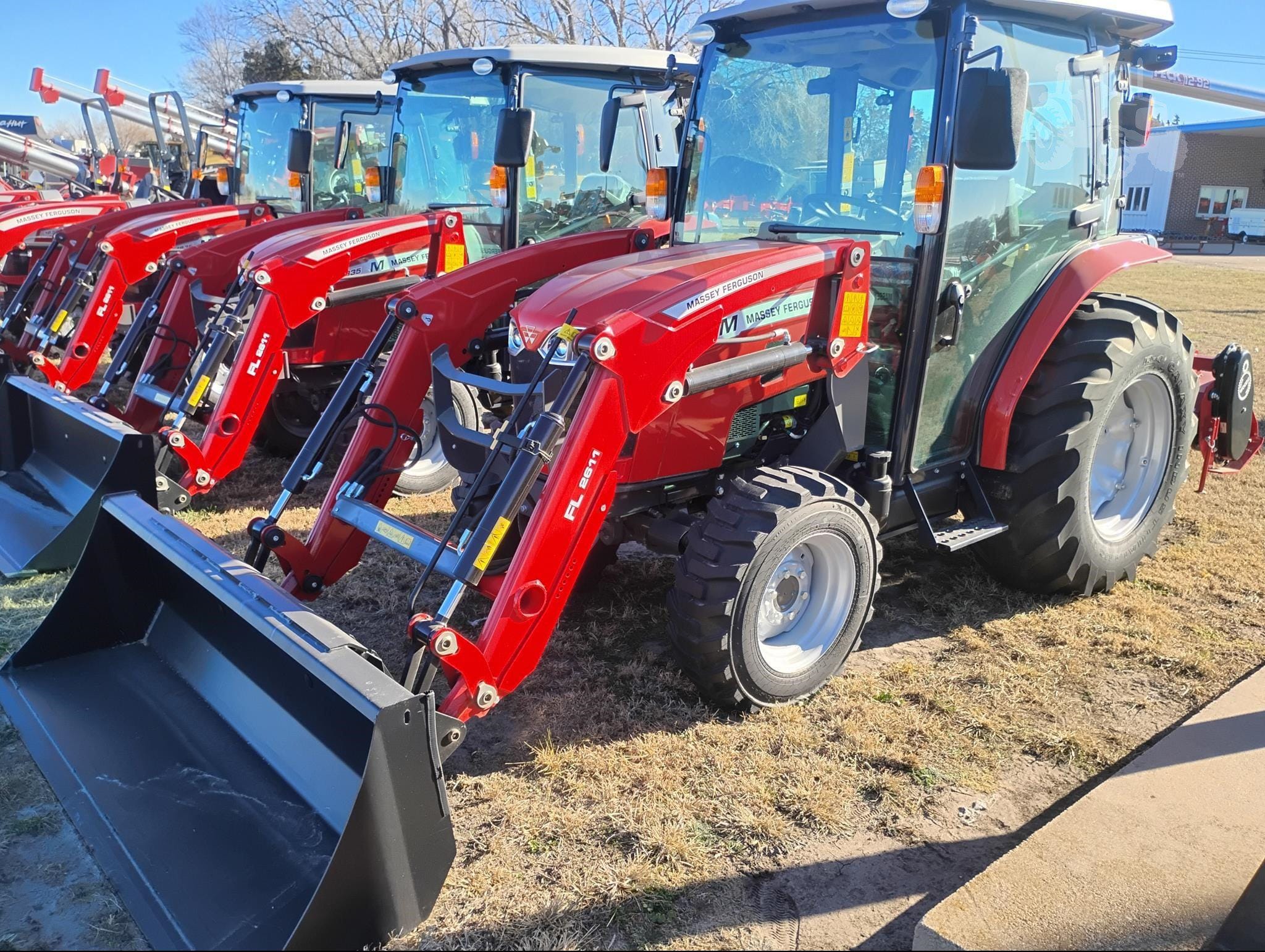 Massey Ferguson 1840M Equipment Image0