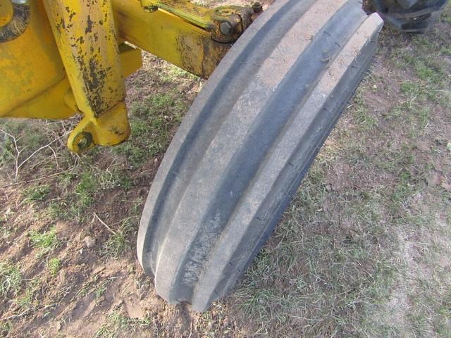 Image of Massey Ferguson 202 equipment image 2