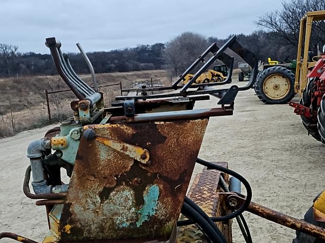 Image of Massey Ferguson 202 equipment image 4