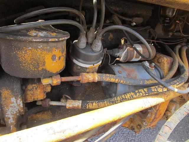 Image of Massey Ferguson 202 equipment image 2
