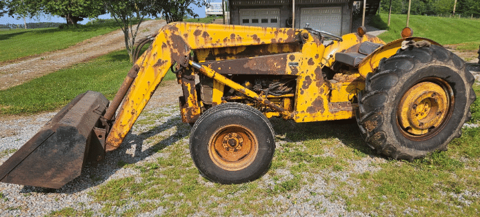 Image of Massey Ferguson 2135 Primary Image