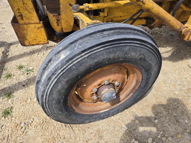 Image of Massey Ferguson 2135 equipment image 3