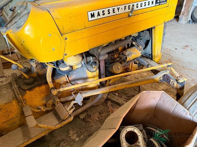 Image of Massey Ferguson 2135 equipment image 1