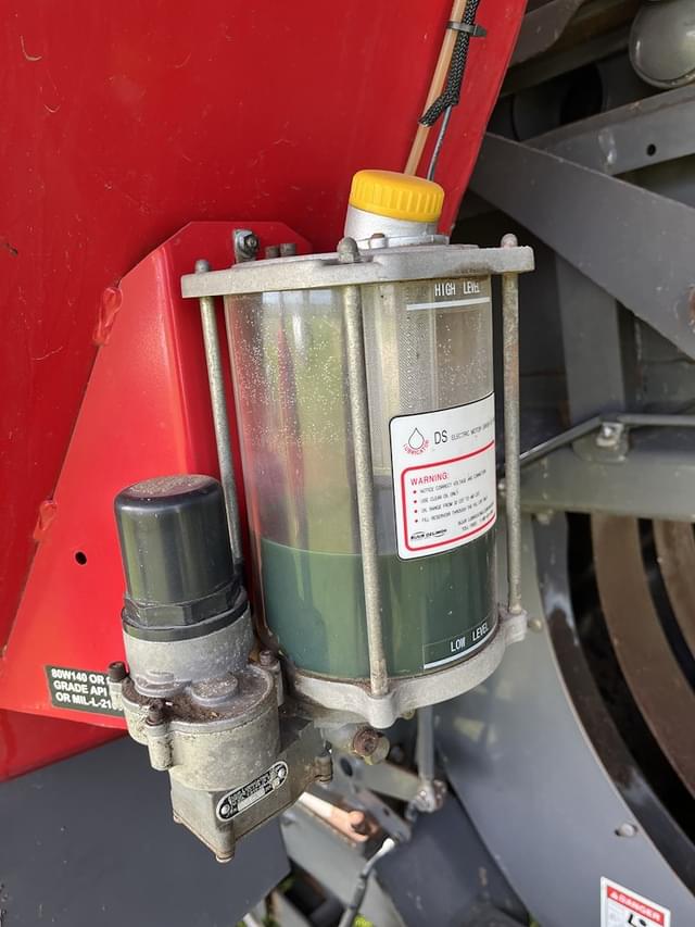 Image of Massey Ferguson 2170XD equipment image 4