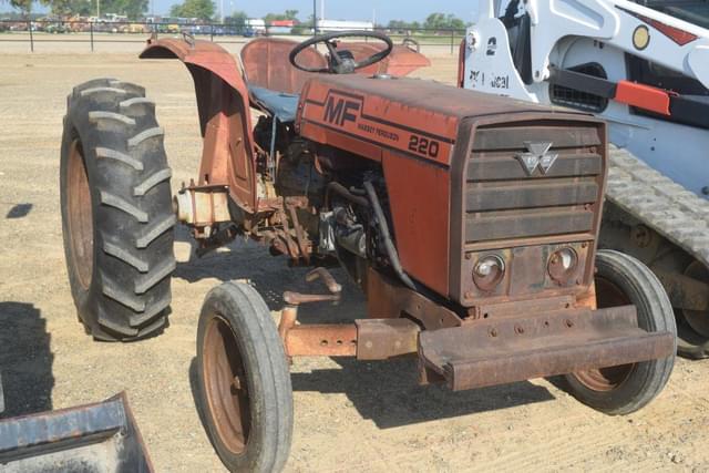 Image of Massey Ferguson 220 equipment image 4