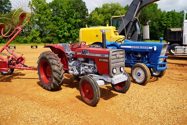 Image of Massey Ferguson 220 equipment image 1