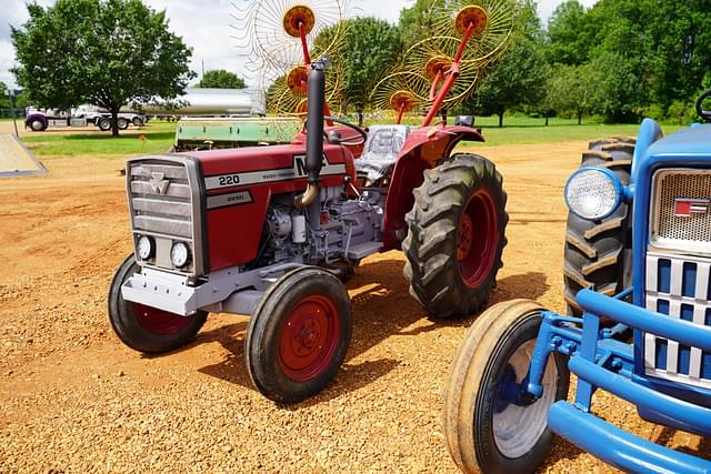 Image of Massey Ferguson 220 equipment image 3