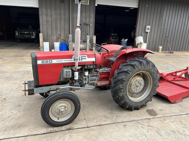 Image of Massey Ferguson 220 equipment image 2