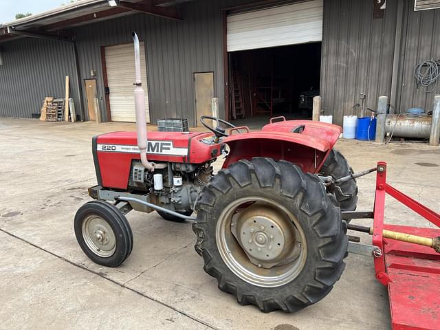 Image of Massey Ferguson 220 equipment image 3