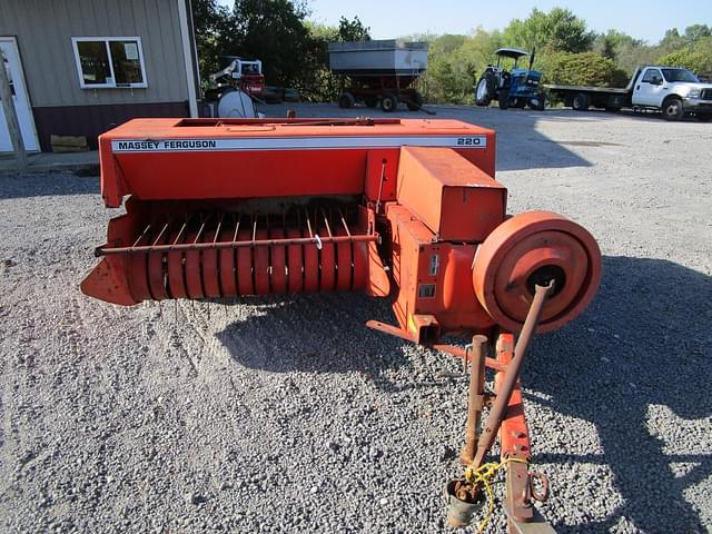 Image of Massey Ferguson 220 equipment image 1