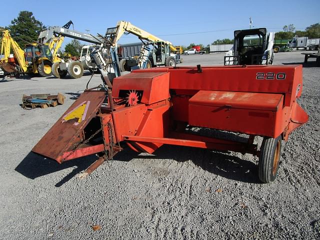 Image of Massey Ferguson 220 equipment image 3