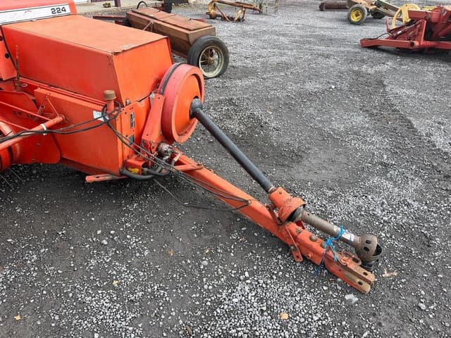 Image of Massey Ferguson 224 equipment image 3