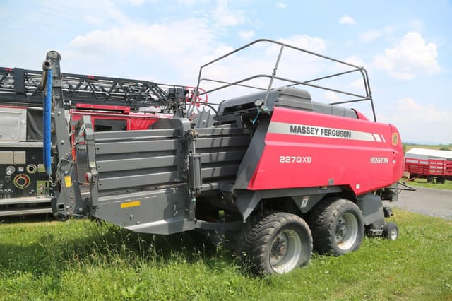 Image of Massey Ferguson 2270XD equipment image 2